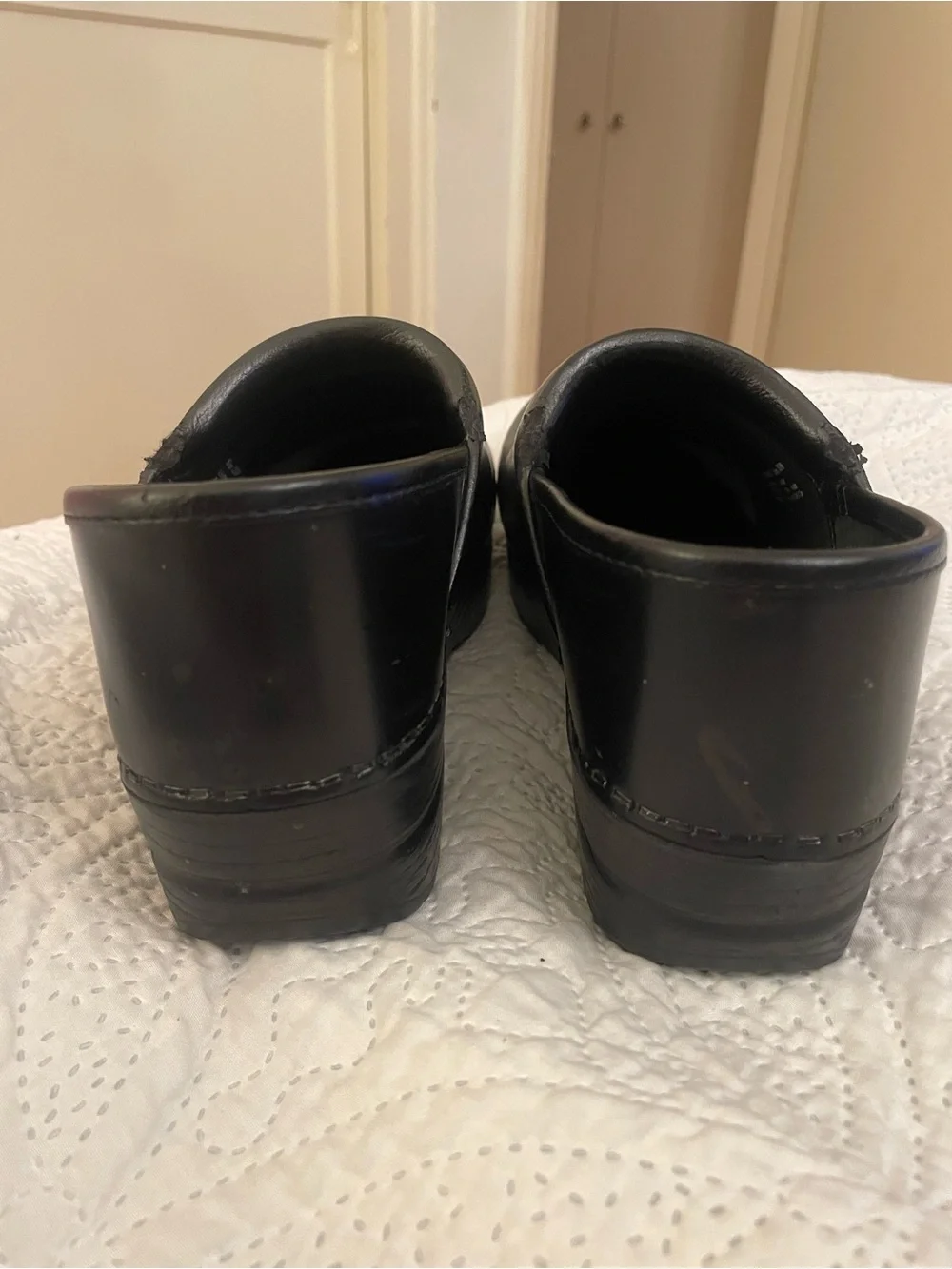 Black unisex Slip-On Clogs